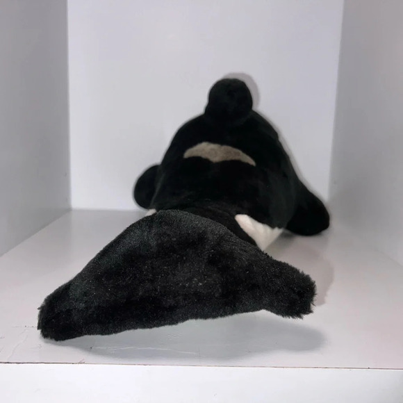Seaworld ,Shamu the orca whale, 16 inches long 12 inches wide to 6 in wide - Picture 7 of 8